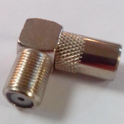 Разъем угловой P925 ТВ-папа - F-мама